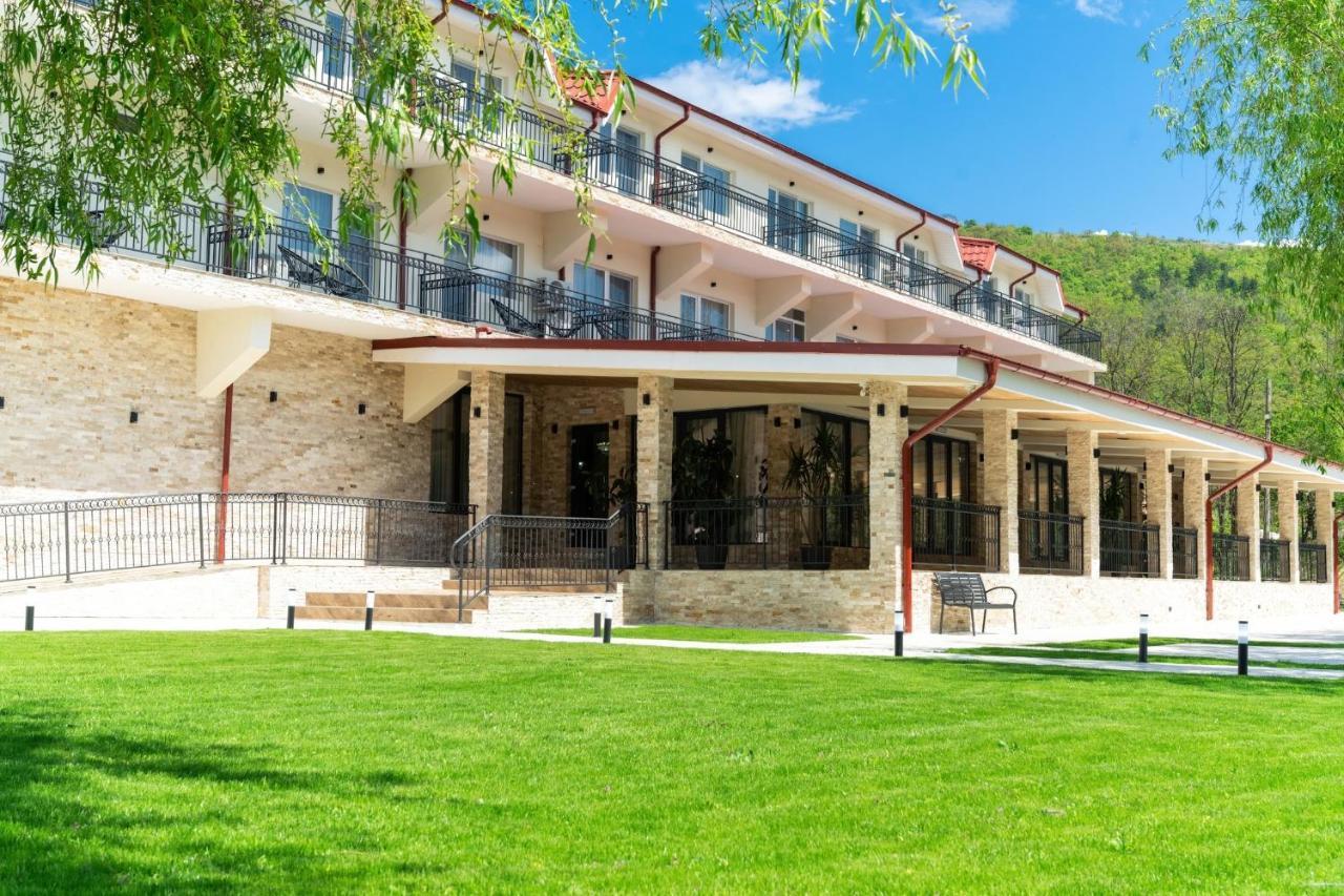 Vega Resort Restaurant & Lodge Orşova Εξωτερικό φωτογραφία