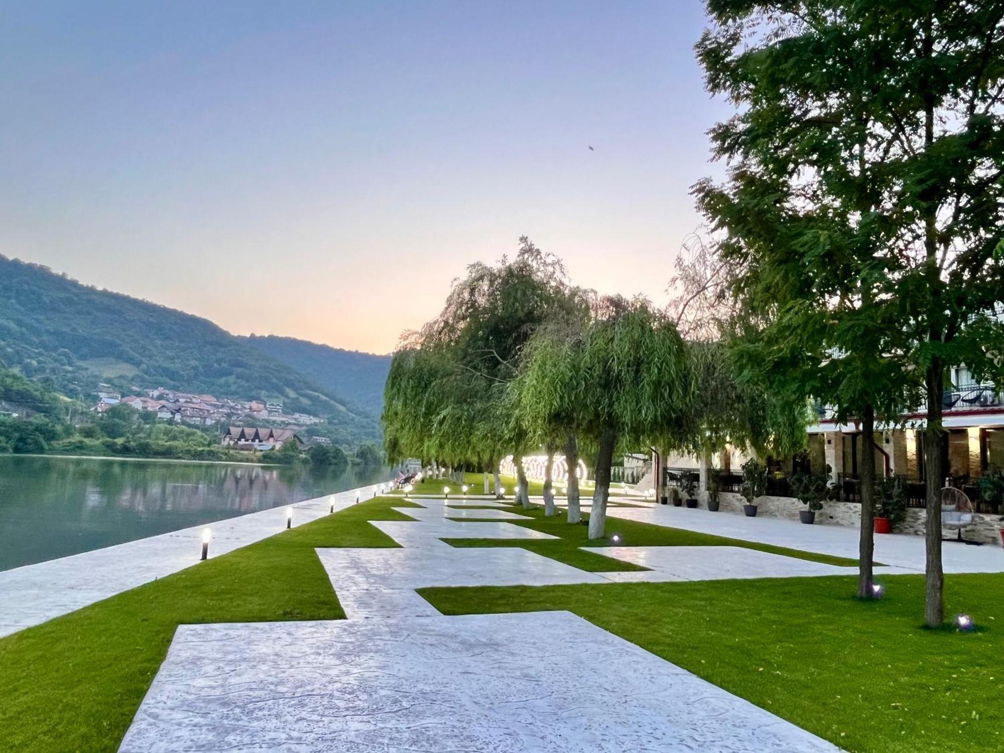 Vega Resort Restaurant & Lodge Orşova Εξωτερικό φωτογραφία