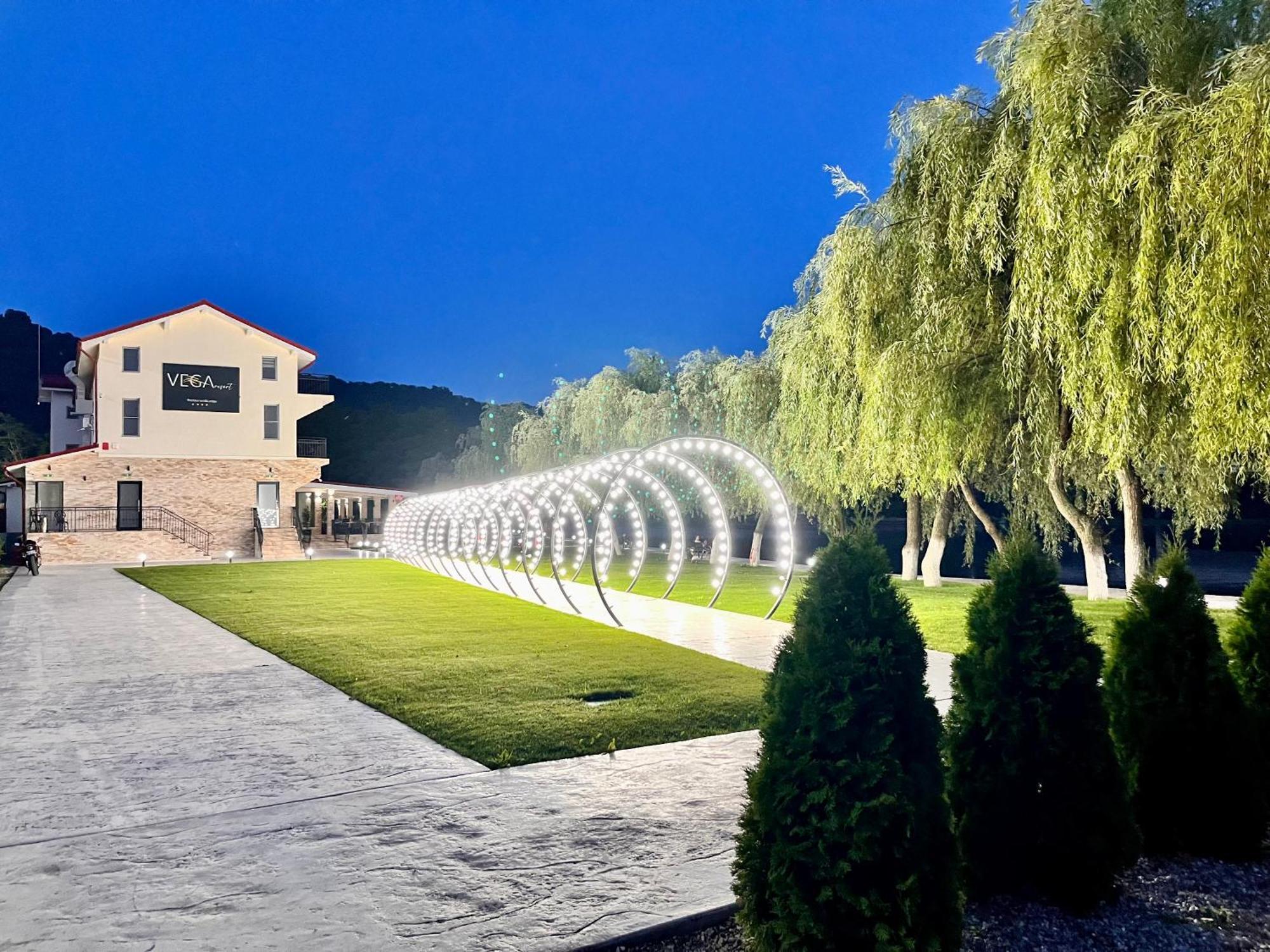 Vega Resort Restaurant & Lodge Orşova Εξωτερικό φωτογραφία