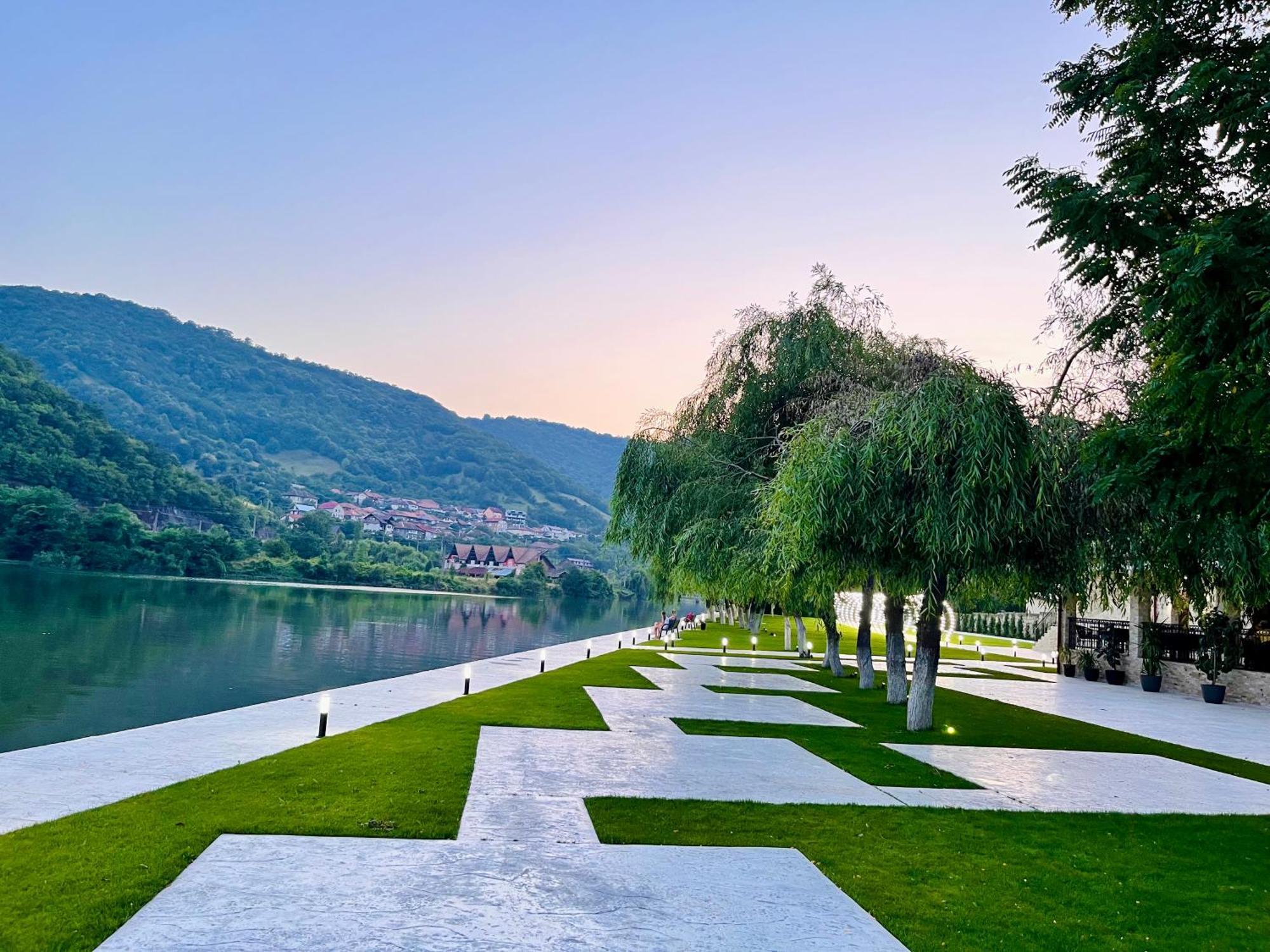 Vega Resort Restaurant & Lodge Orşova Εξωτερικό φωτογραφία