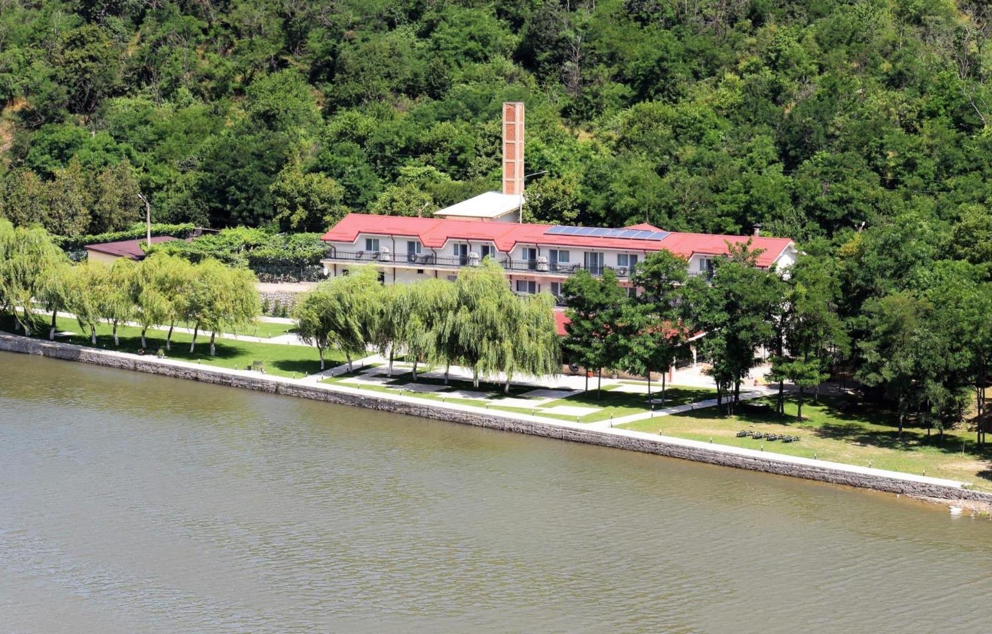 Vega Resort Restaurant & Lodge Orşova Εξωτερικό φωτογραφία