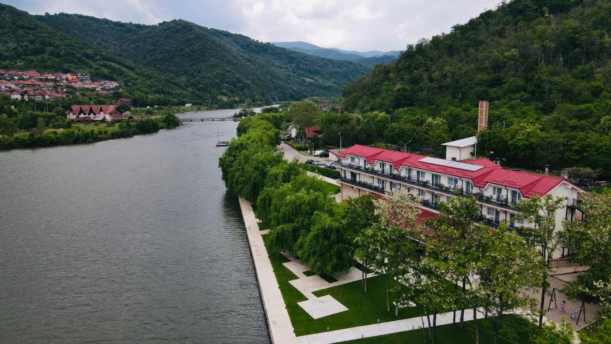 Vega Resort Restaurant & Lodge Orşova Εξωτερικό φωτογραφία
